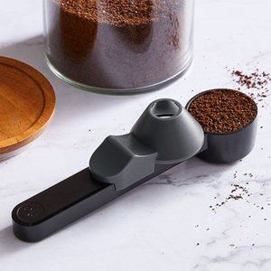 NEW PAMPERED CHEF LEVEL & FUNNEL SCOOP